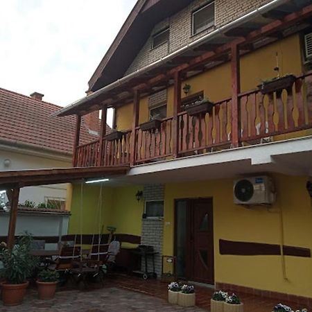 Bazsi Apartman Hajdúszoboszló Esterno foto