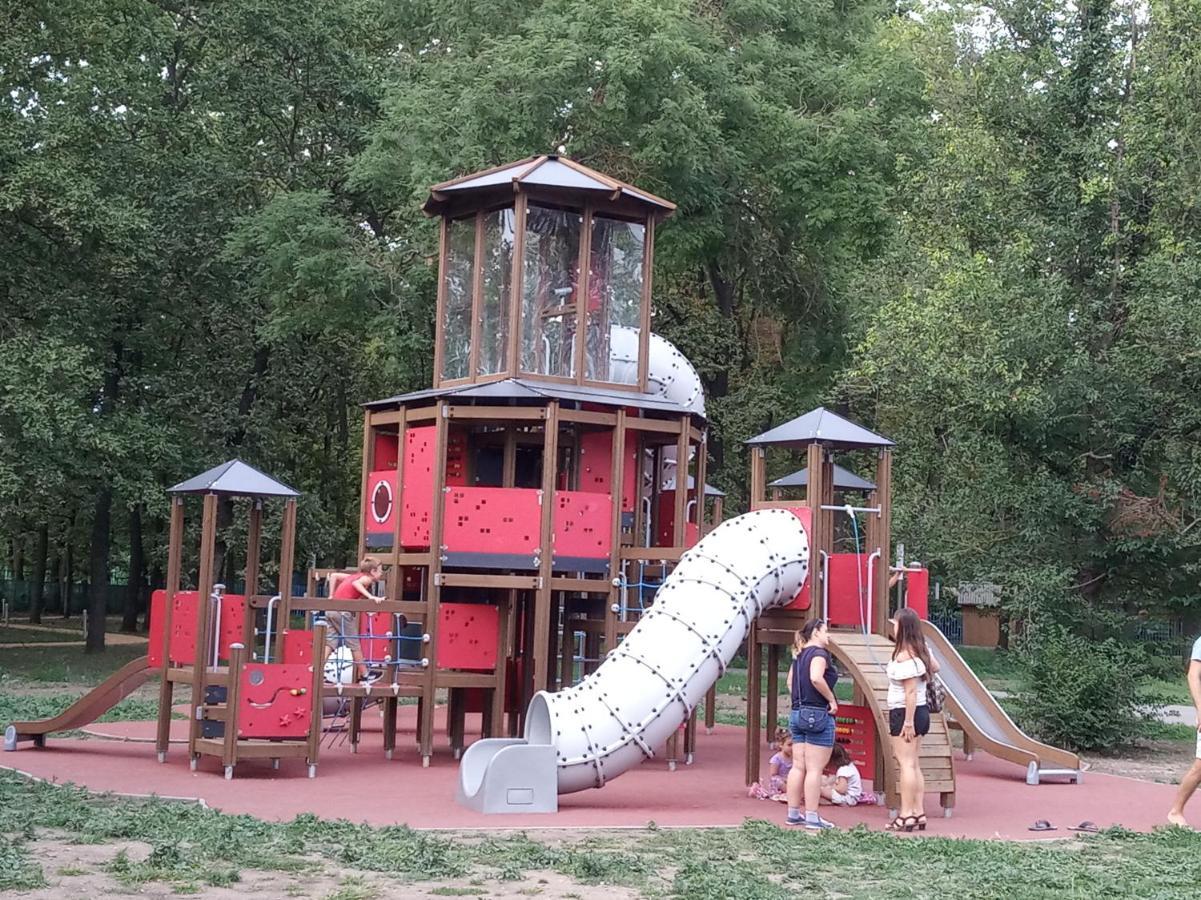 Bazsi Apartman Hajdúszoboszló Esterno foto