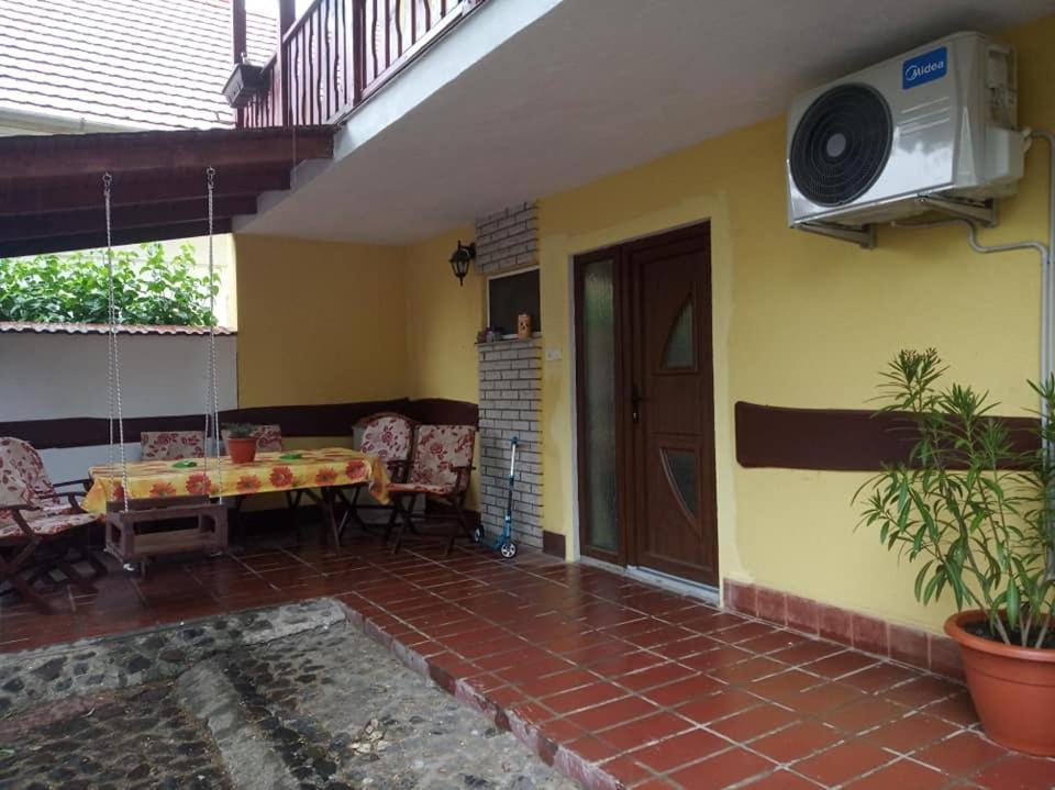 Bazsi Apartman Hajdúszoboszló Esterno foto
