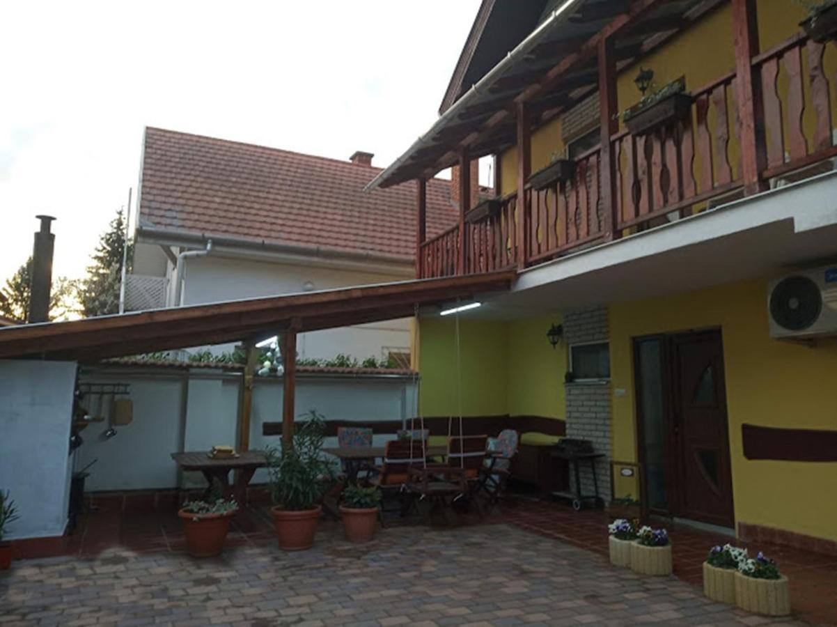 Bazsi Apartman Hajdúszoboszló Esterno foto