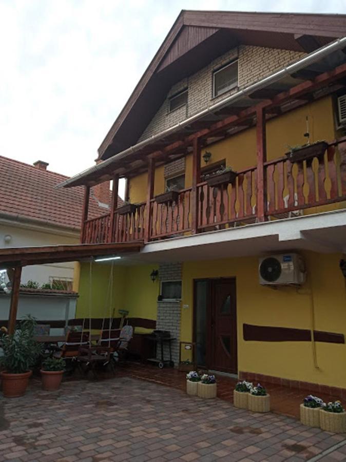 Bazsi Apartman Hajdúszoboszló Esterno foto