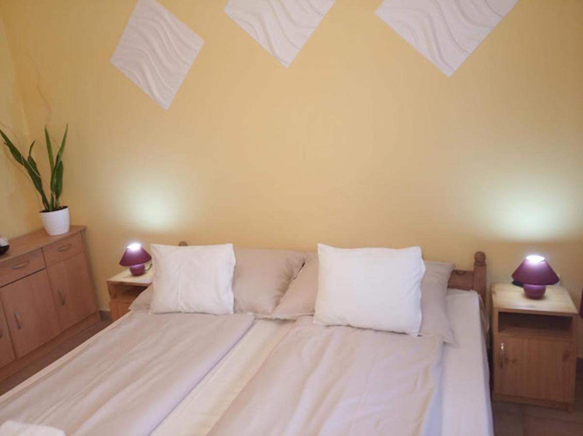 Bazsi Apartman Hajdúszoboszló Esterno foto