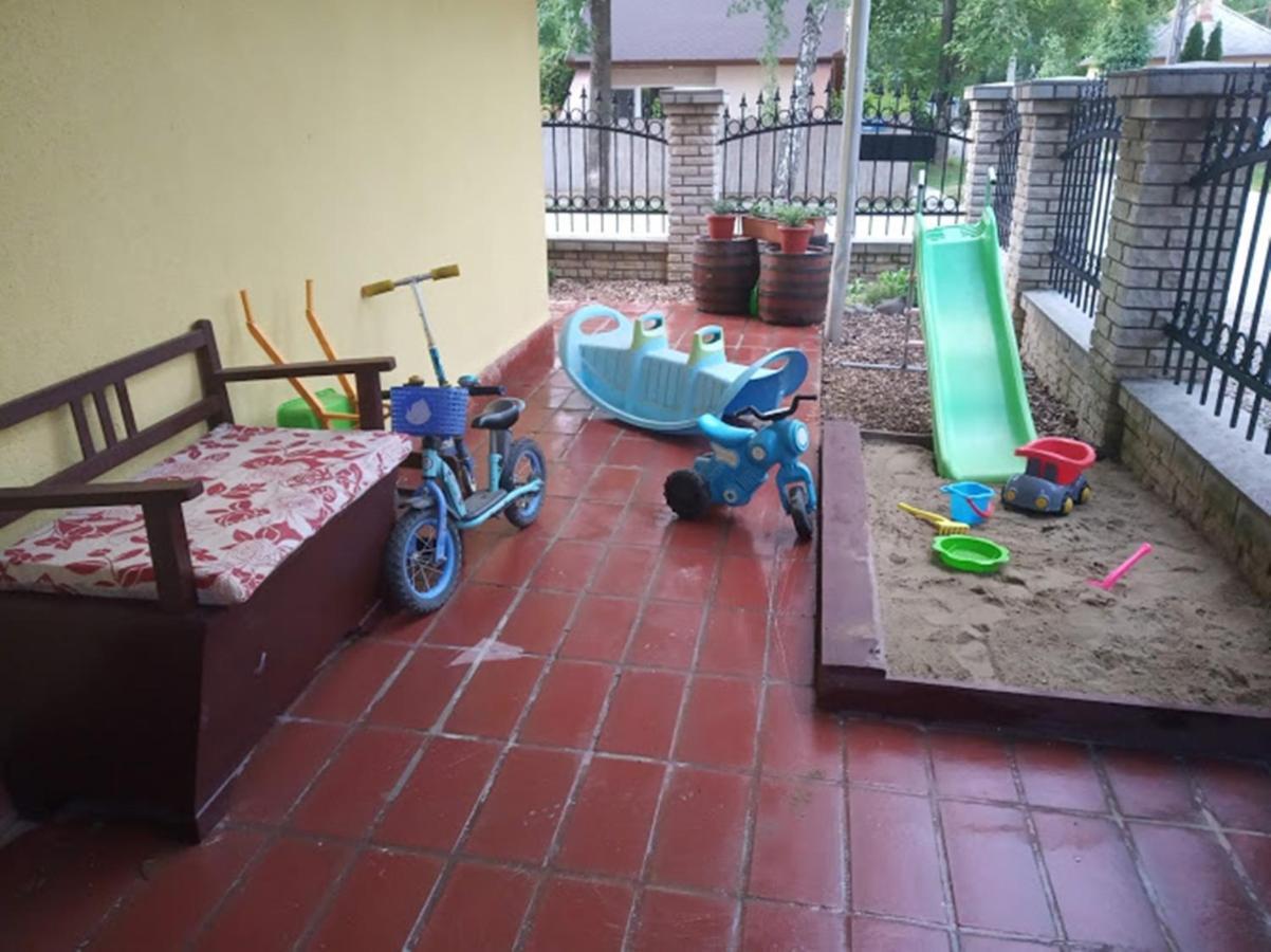 Bazsi Apartman Hajdúszoboszló Esterno foto