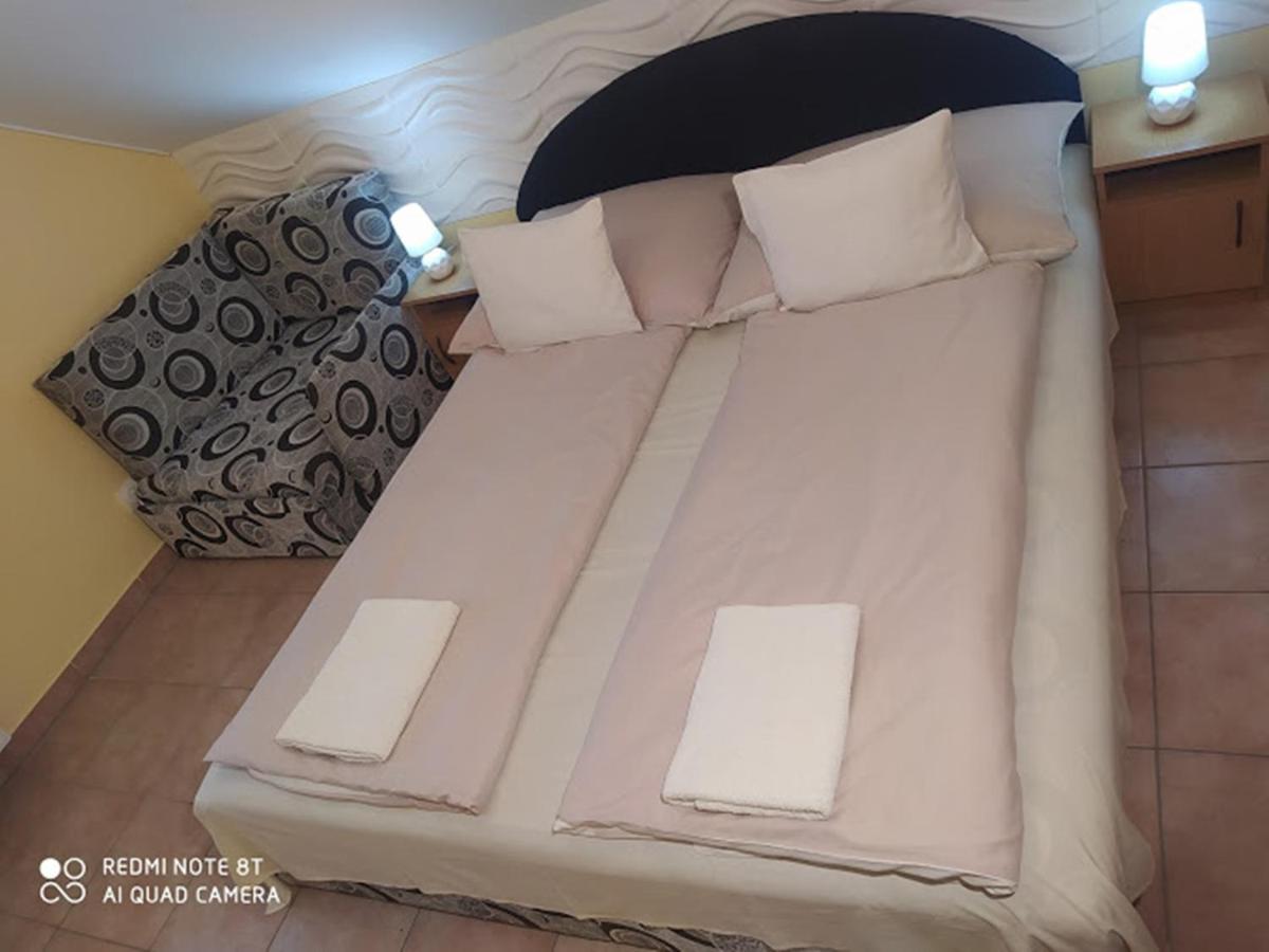 Bazsi Apartman Hajdúszoboszló Esterno foto