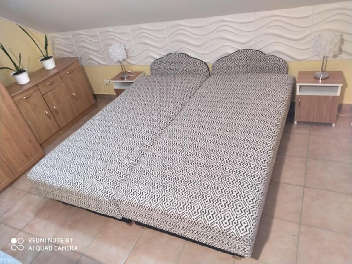 Bazsi Apartman Hajdúszoboszló Esterno foto