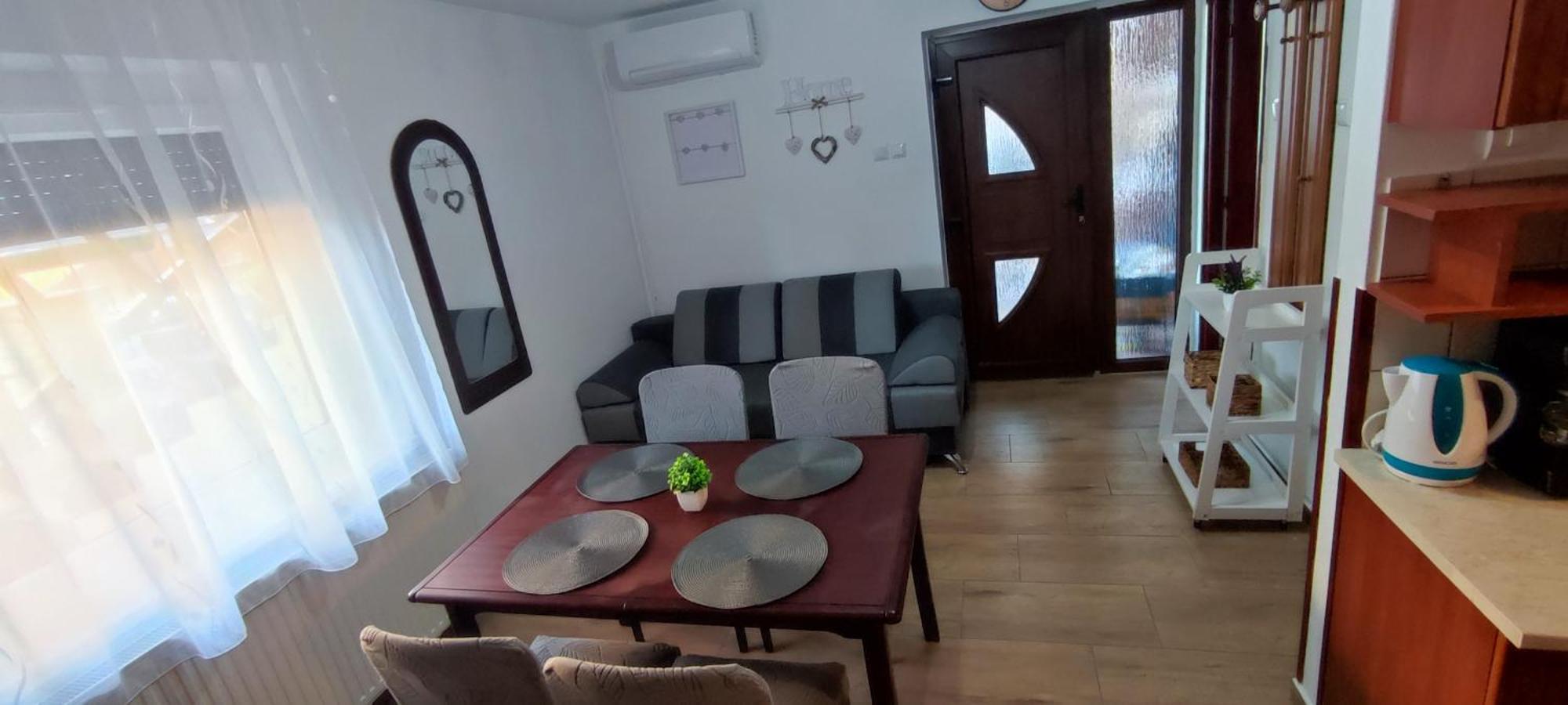 Bazsi Apartman Hajdúszoboszló Esterno foto