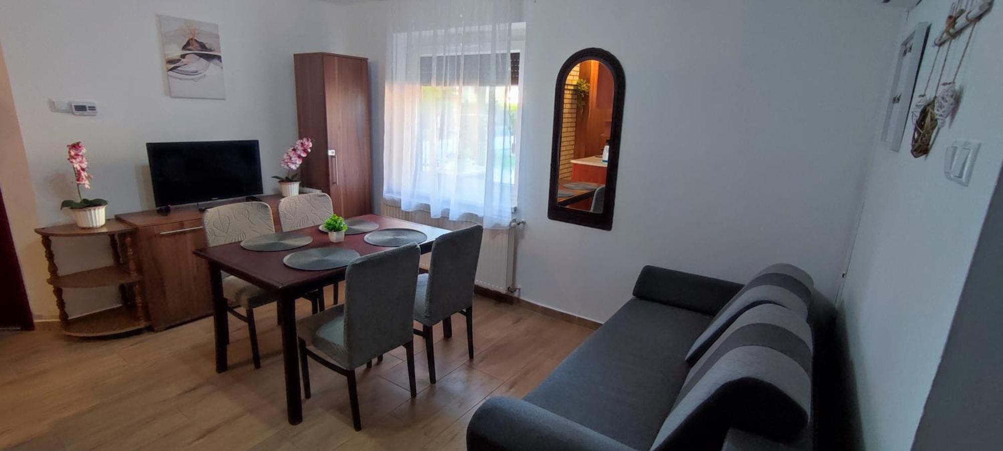 Bazsi Apartman Hajdúszoboszló Esterno foto