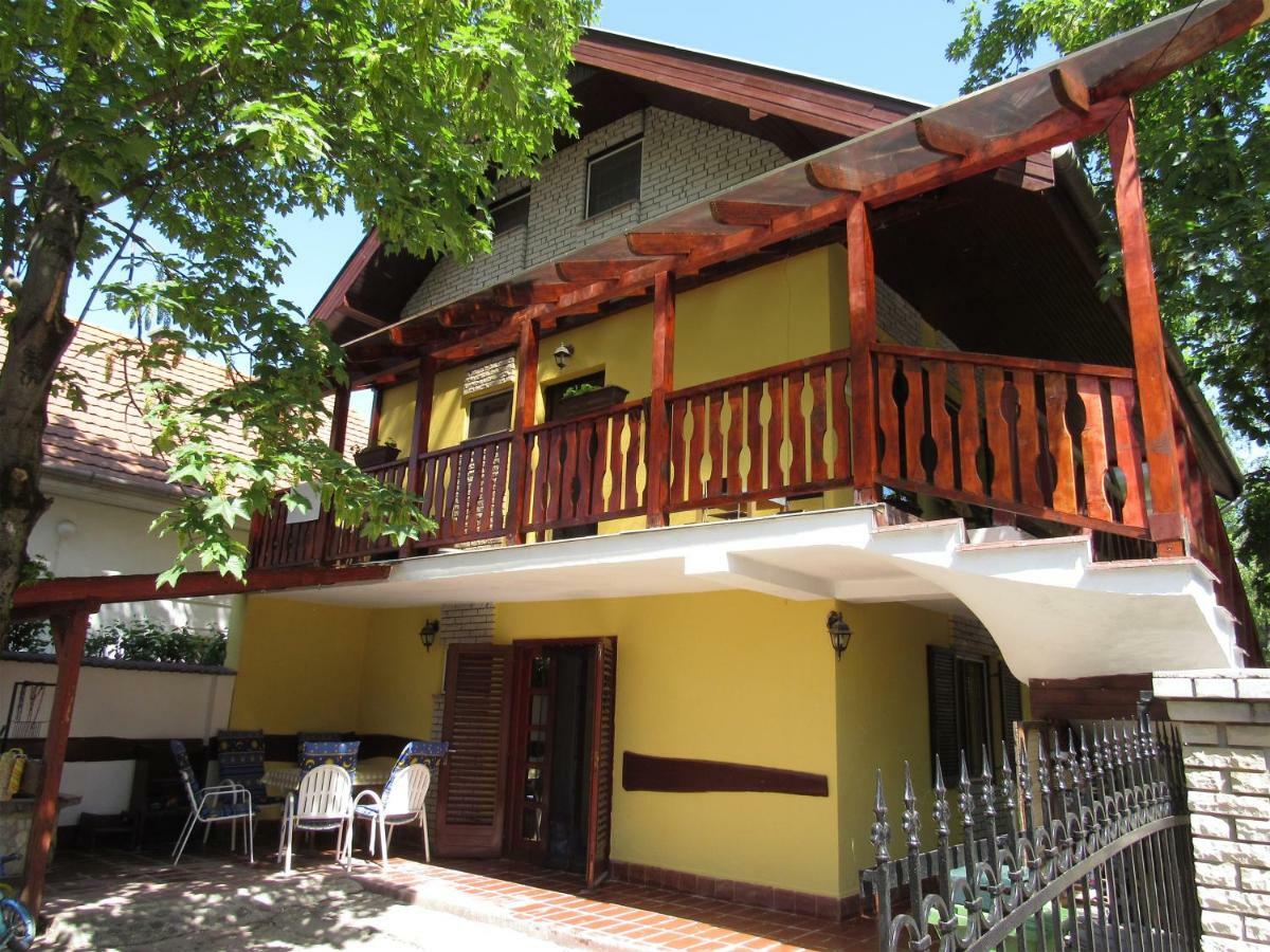 Bazsi Apartman Hajdúszoboszló Esterno foto
