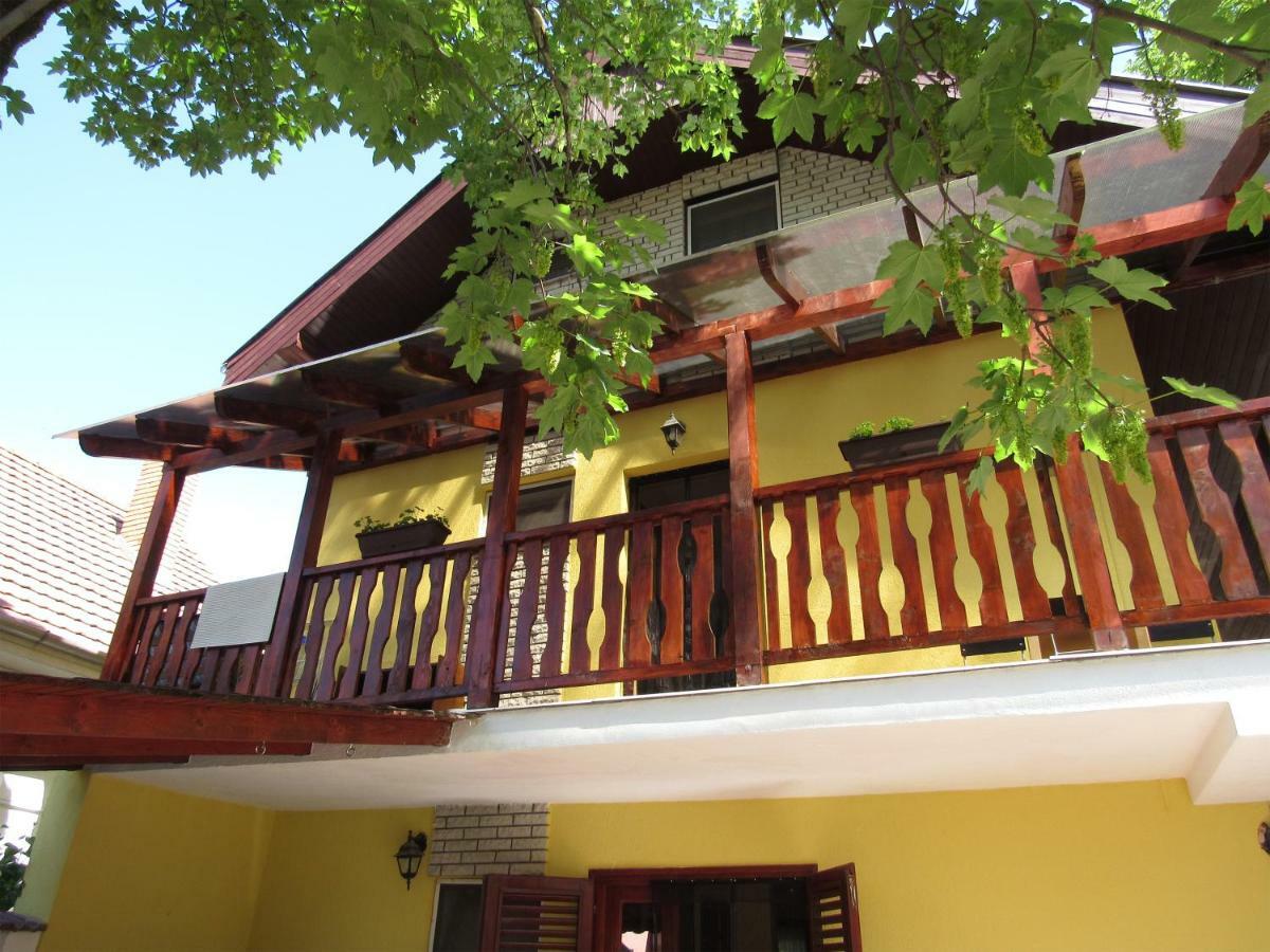 Bazsi Apartman Hajdúszoboszló Esterno foto